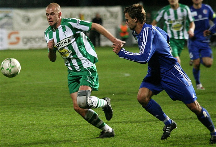 Lukáš Hartig touží po míči...