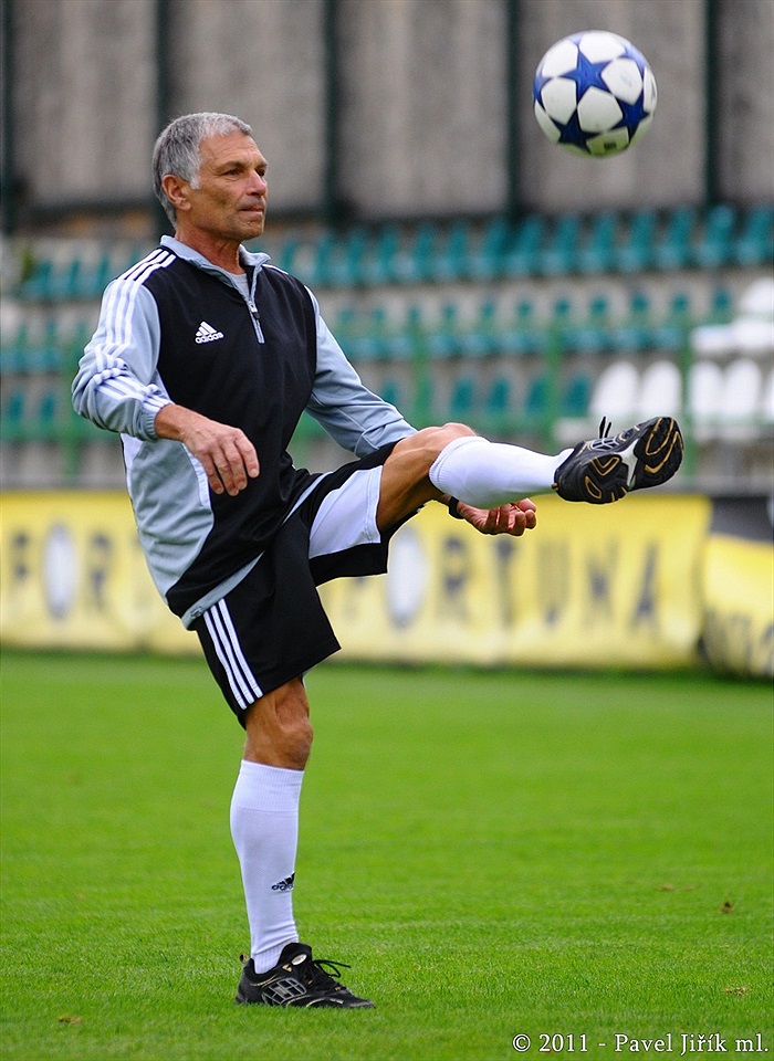 Rozcvičení hráčů před odjezdem na utkání