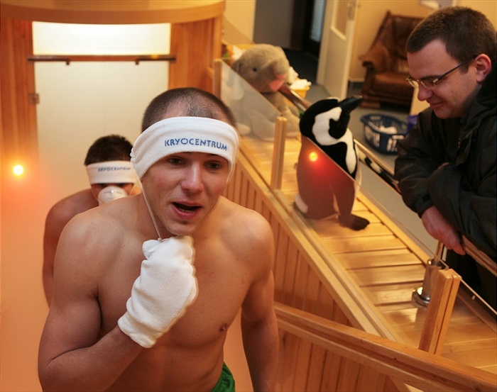 Po pár minutách hráči opouštějí mrazicí komoru.