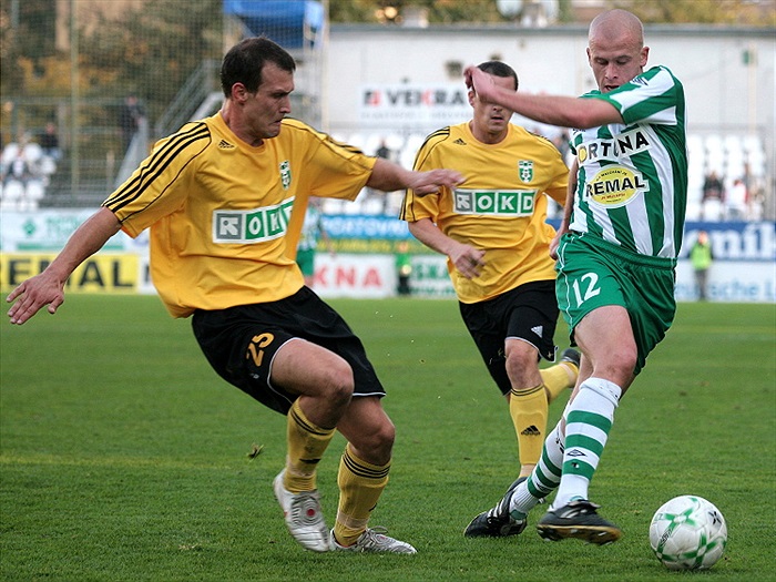 Hartig proti dvěma.