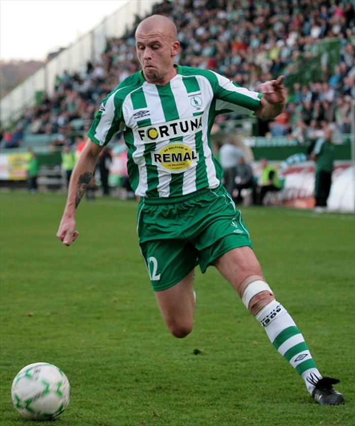 Hartig se řítí na branku.