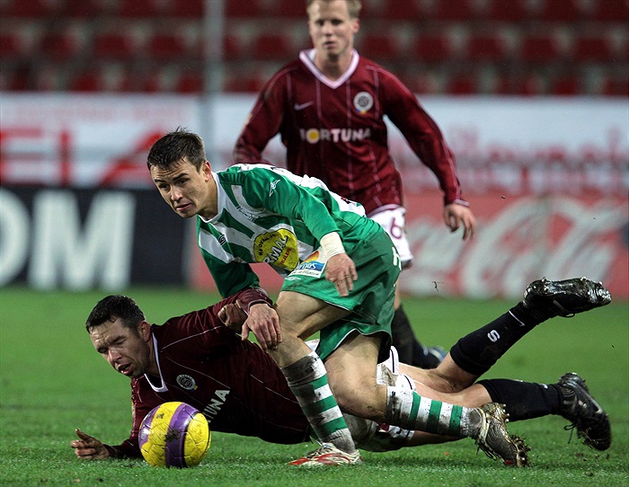 Moravec v souboji s Horváthem.