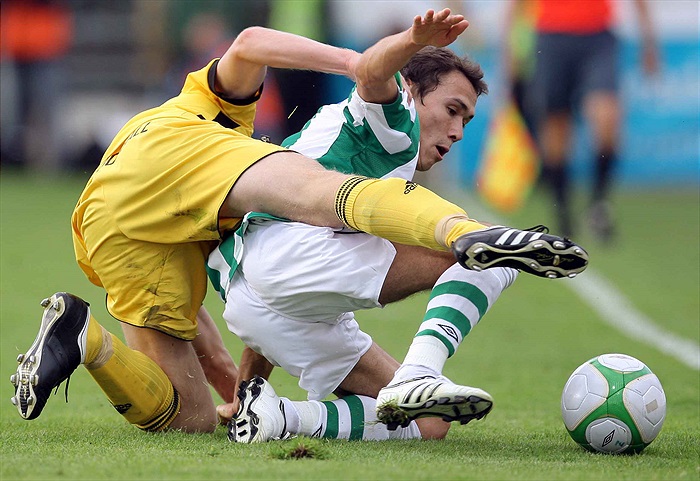 Ibragimov v souboji na zemi.