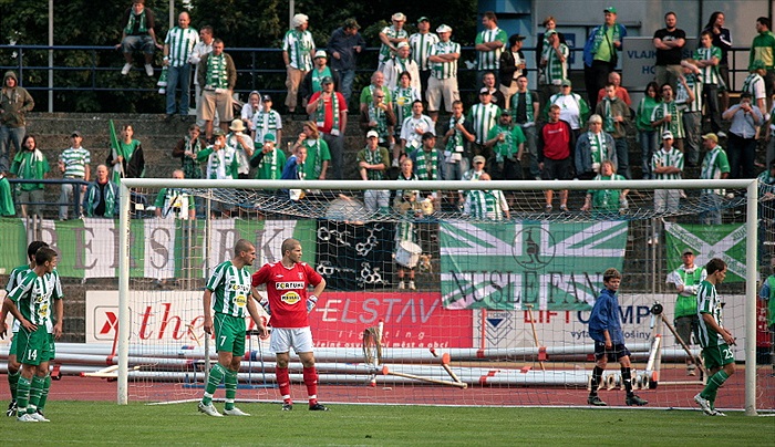 Snˇozík s kotlem v zádech.