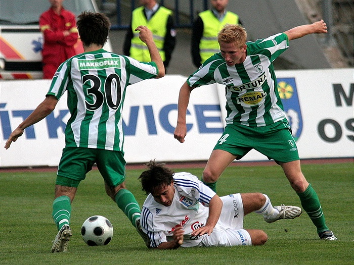 Pávek a Morávek v přesile.