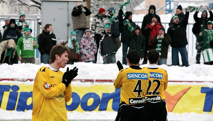 Ježdík se spoluhráči děkuje fanouškům