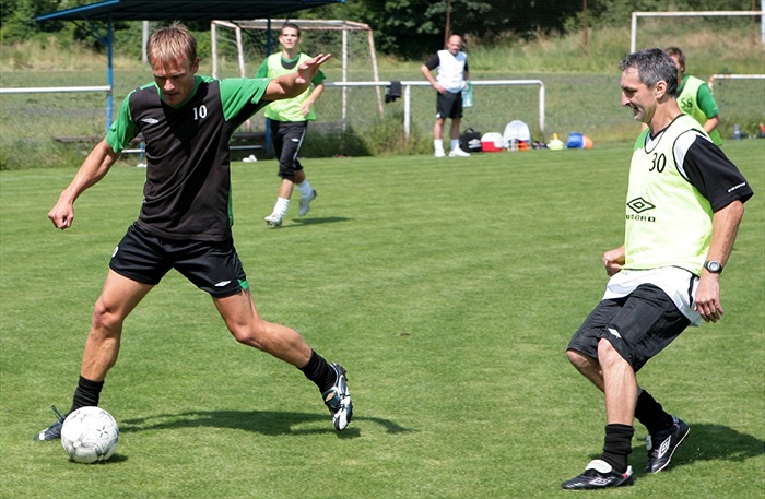 Slezák proti asistentovi Medynskému.