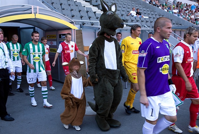 Nástup obou týmů.