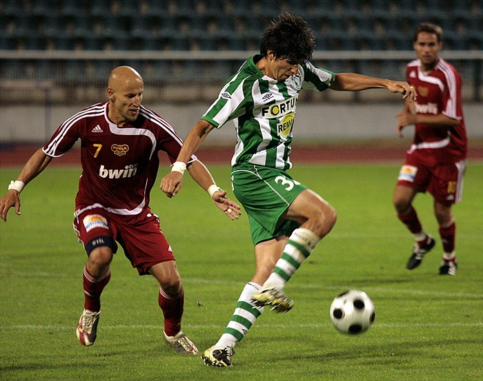 Souboj o střed hřiště - Adam proti Gedeonovi.