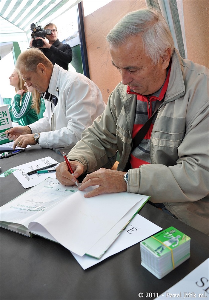 Happening v Ďolíčku a autogramiáda legend