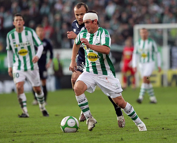 Hašek odehrál většinu zápasu s roztrženou hlavou.