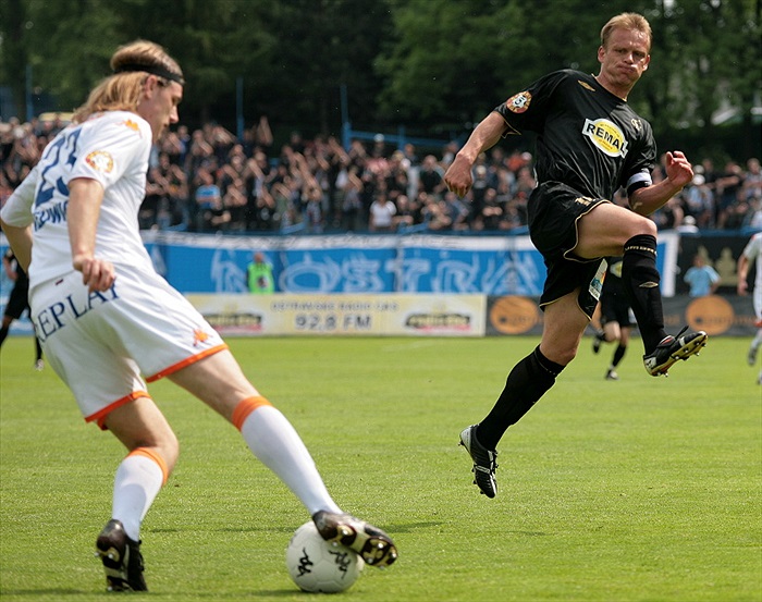 Dalibor Slezak napadá.