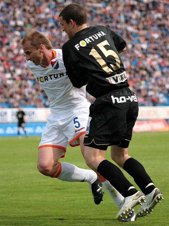 Bartek proti Bolfovi.