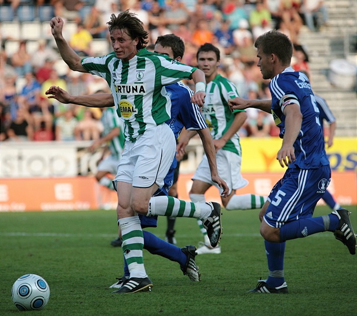 Kaufman se srdnatě bil ve středu zálohy.