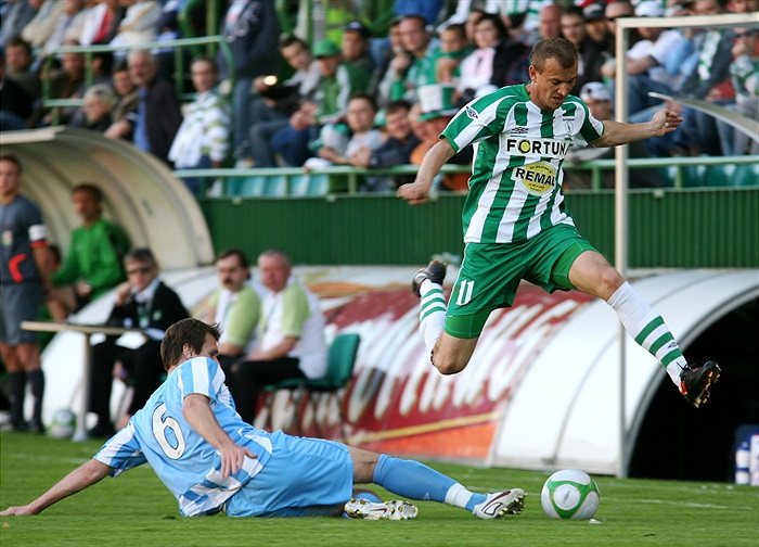 Ferenc Róth se řítí do útoku.