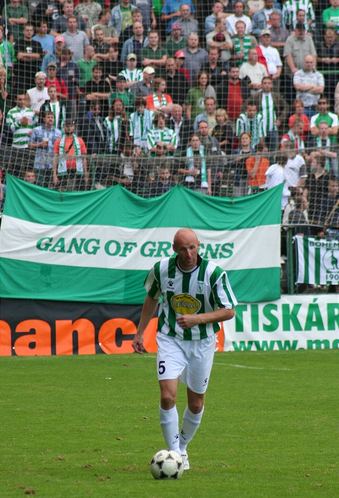 Karel Rada v zelenobílém kotli.