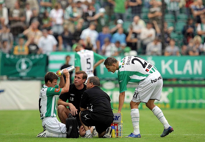 Ošetřování Lukáše Marka.