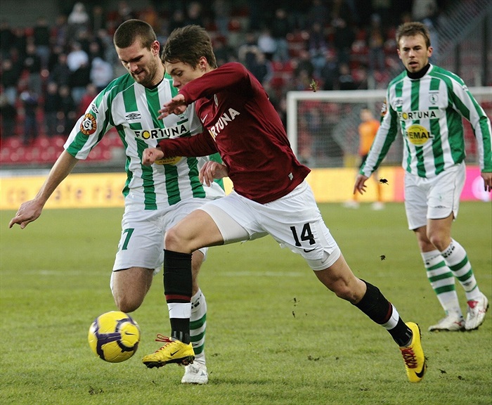 Nikl si pohlídal průnik Kadlece