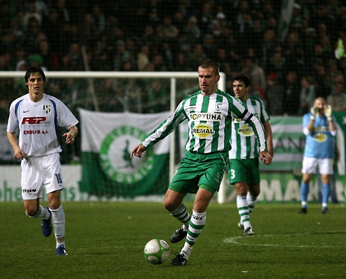 Kapitán velí do útoku.