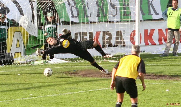 Proti druhé penaltě Liberce se Martin Charvát vyznamenal