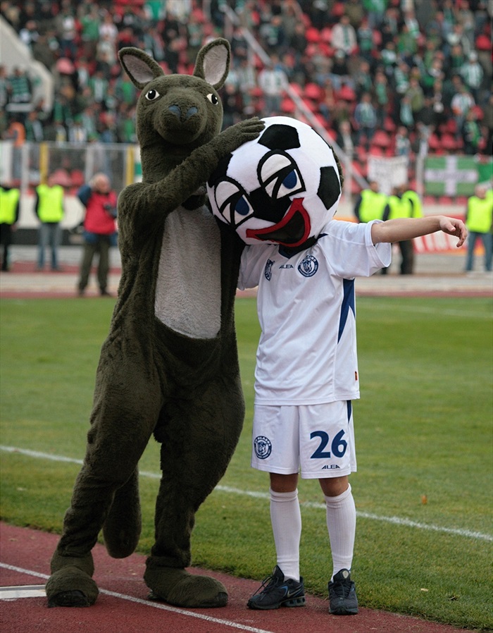 Maskoti Klokan a kladenský Gól.