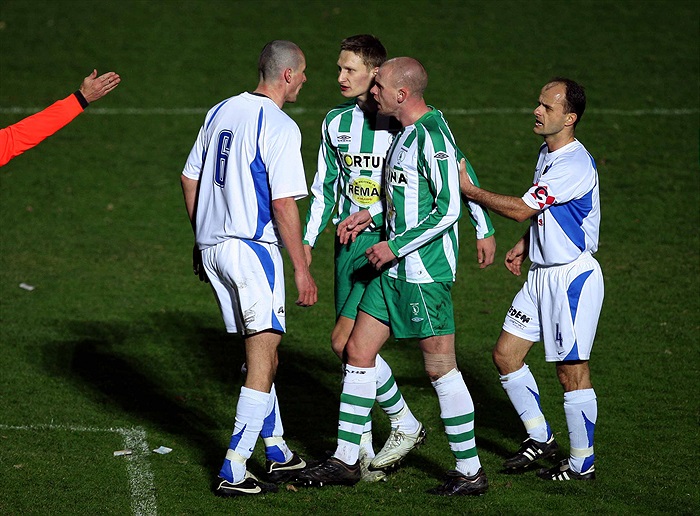 Strkanice ve vápně - Hartig přišel bránit Škodu.