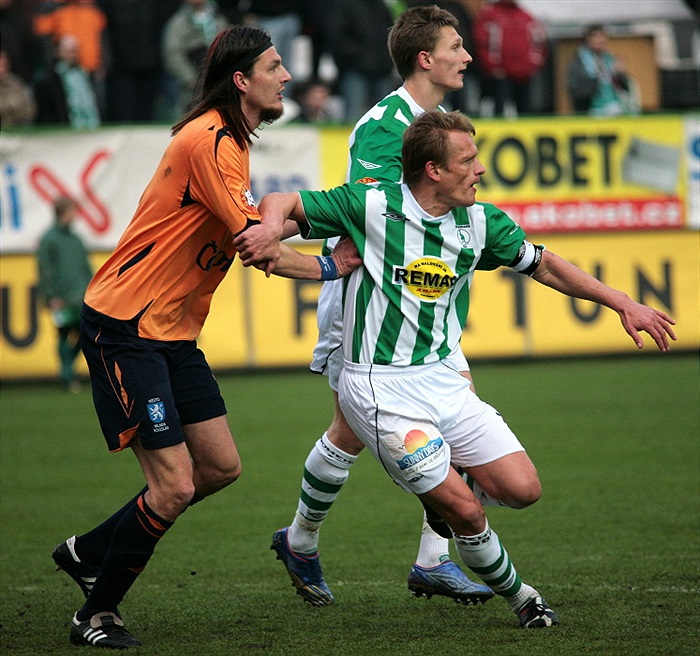 Slezák v roli kapitána.