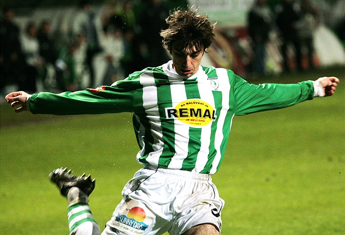 Morávek napřahuje.