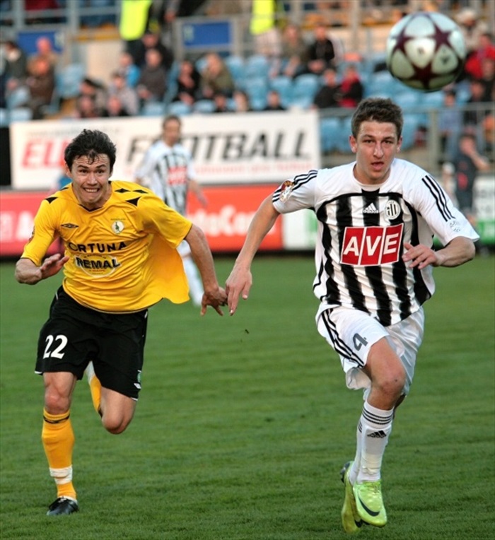 Aziz Ibragimov v běžeckém souboji s Krobem