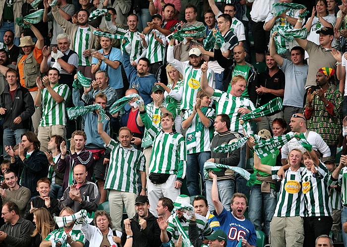 Raduje se i tribuna.