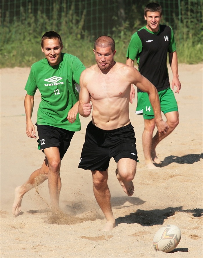 Radek Sňozík v písku.