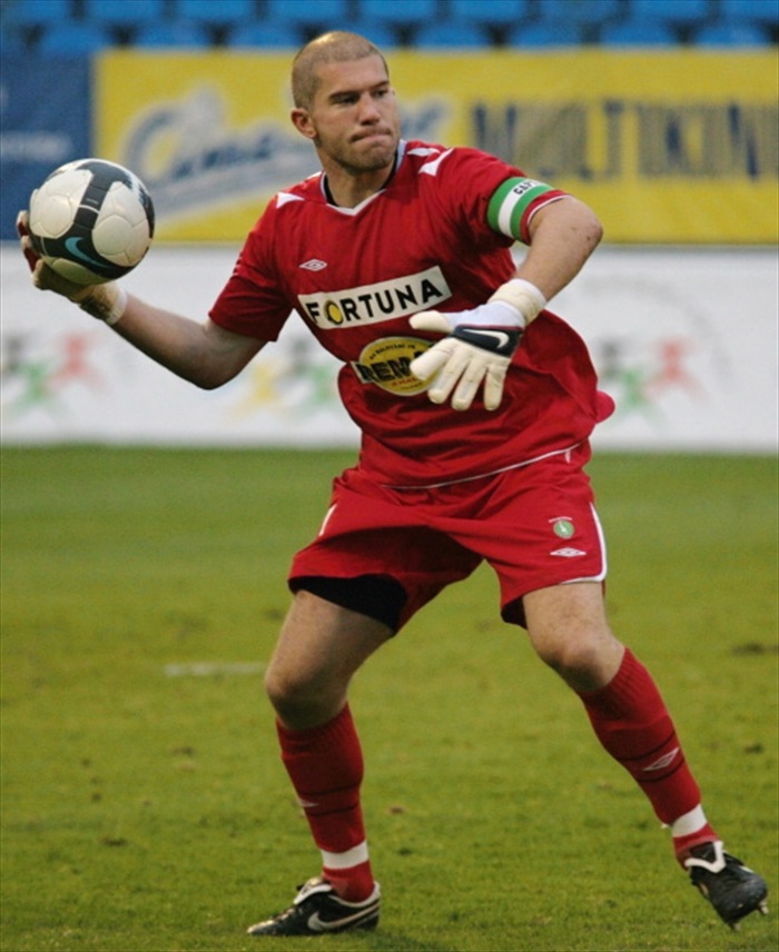 Kapitán zakládá akci.