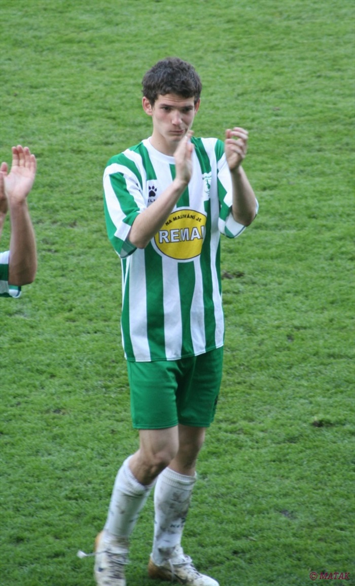 David Bartek tleská fanouškům za podporu (B1905 - Náchod)