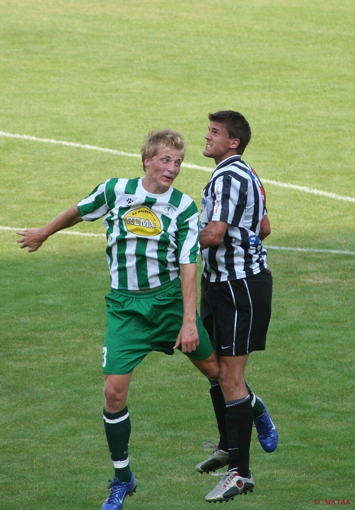 Dan Kocourek ve vzdušném souboji.