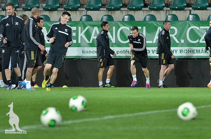 Předzápasový trénink za umělého osvětlení