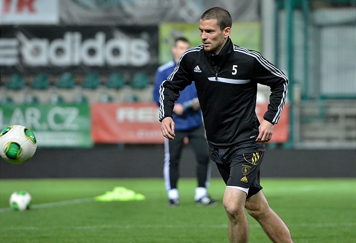 Předzápasový trénink za umělého osvětlení