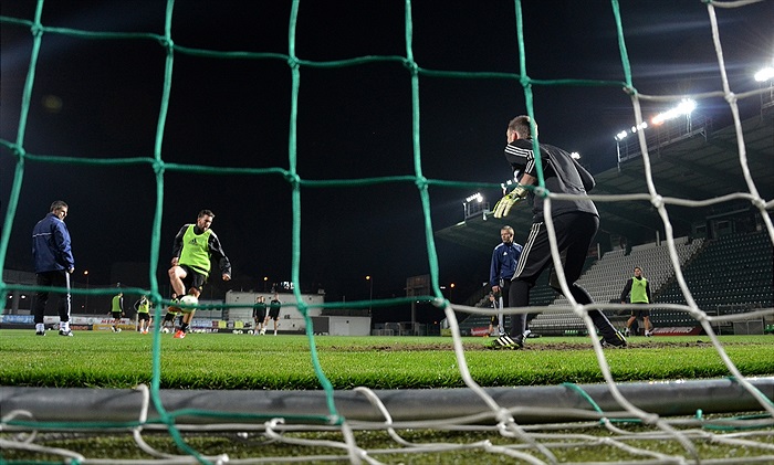 Předzápasový trénink za umělého osvětlení