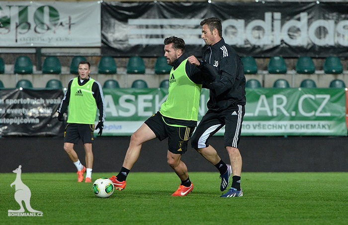 Předzápasový trénink za umělého osvětlení