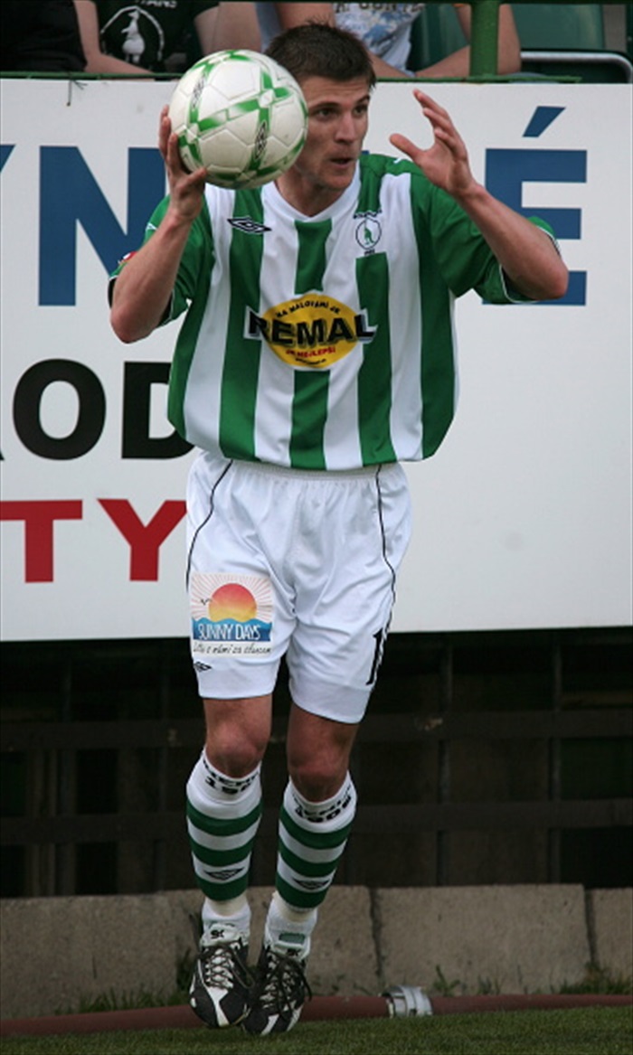 Lukáš Marek se chystá na autové vhazování.