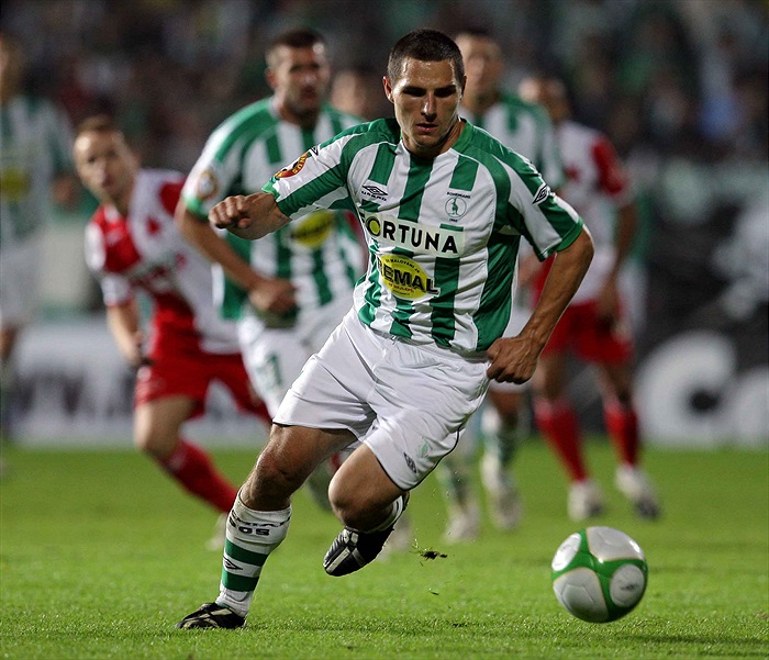 Josef Jindřišek se řítí do útoku.