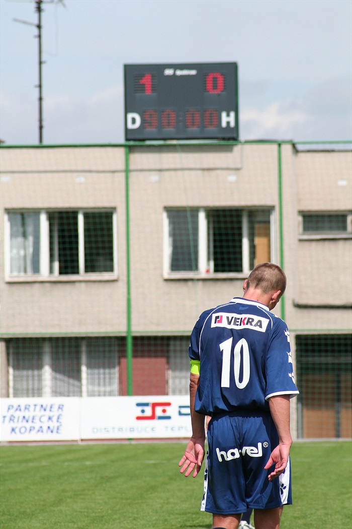 Smutný odchod ze hřiště.