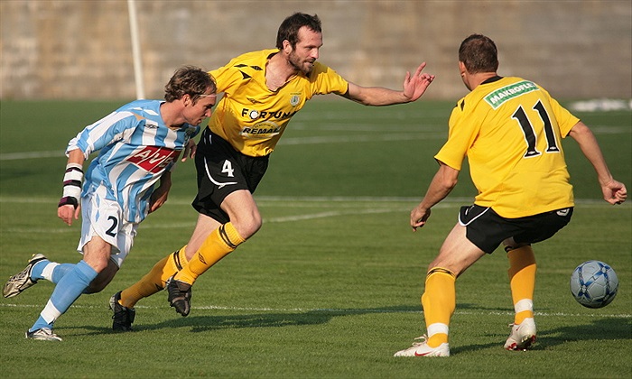 Kunášek znovu na levém beku.