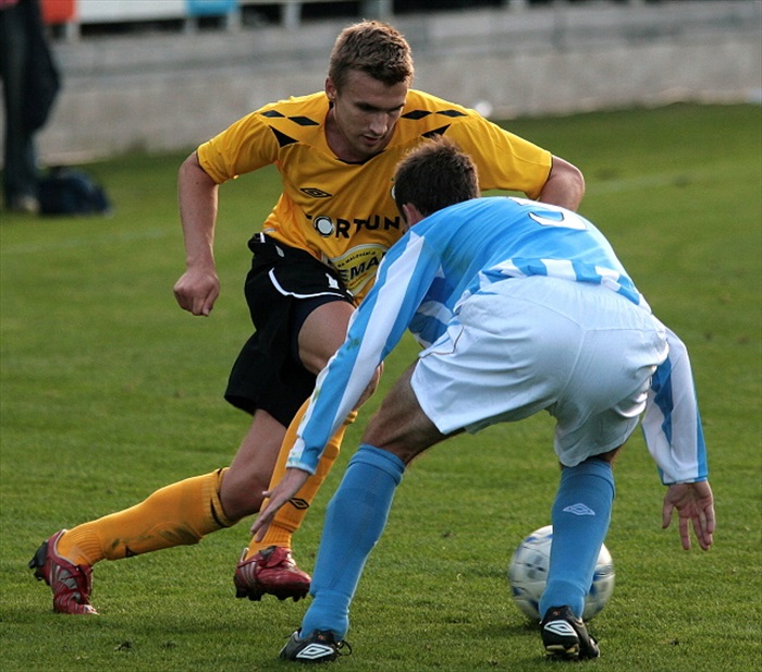 Janek dělá kličku.