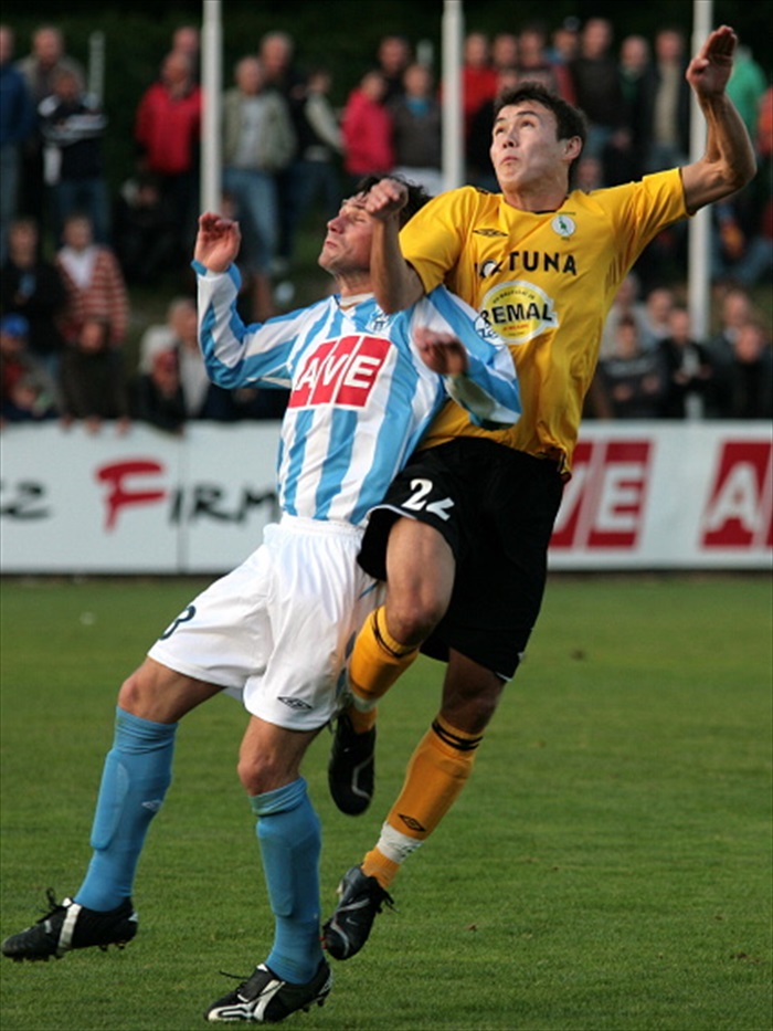 Ibragimov v hlavičkovém souboji.