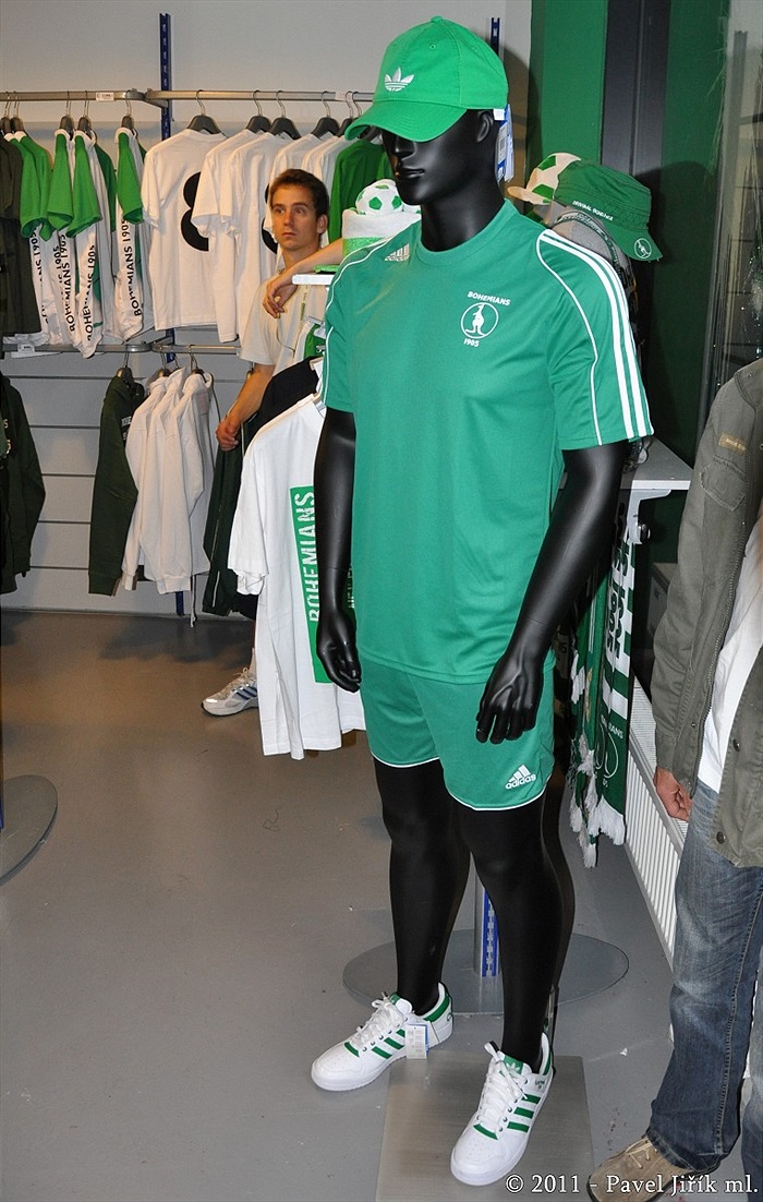 Nové dresy Adidas v prodeji ve fanshopu