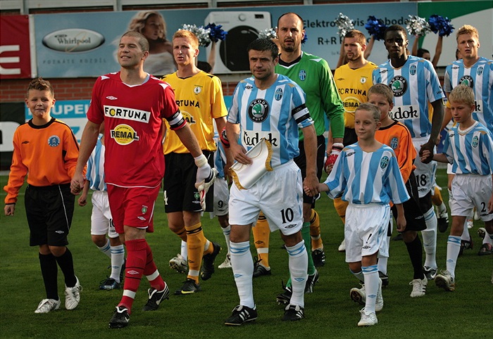 Nástup týmů na plochu.