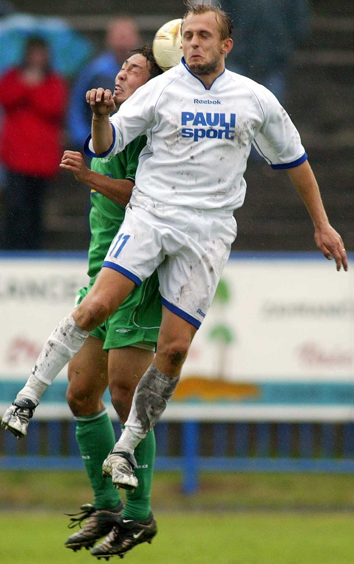 Tsuchiya na Holuba často nestačil