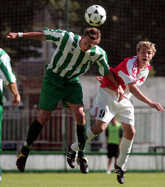 Milan Škoda v hlavičkovém souboji.