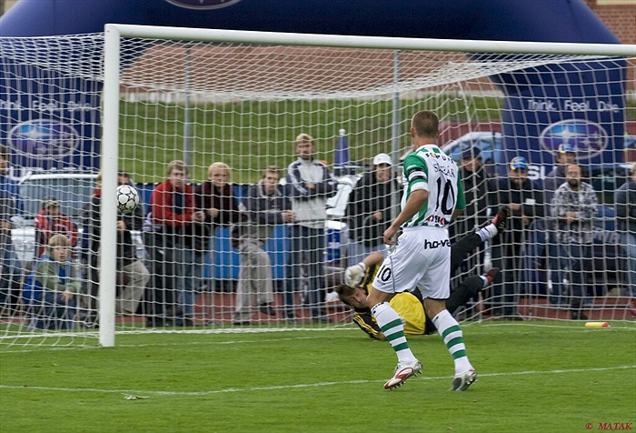 Dalibor Slezák kontroluje gólovou situaci