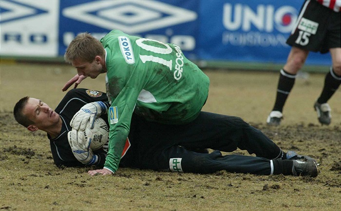 Aleš Bednář zalehl gólmana Pižanowskiho